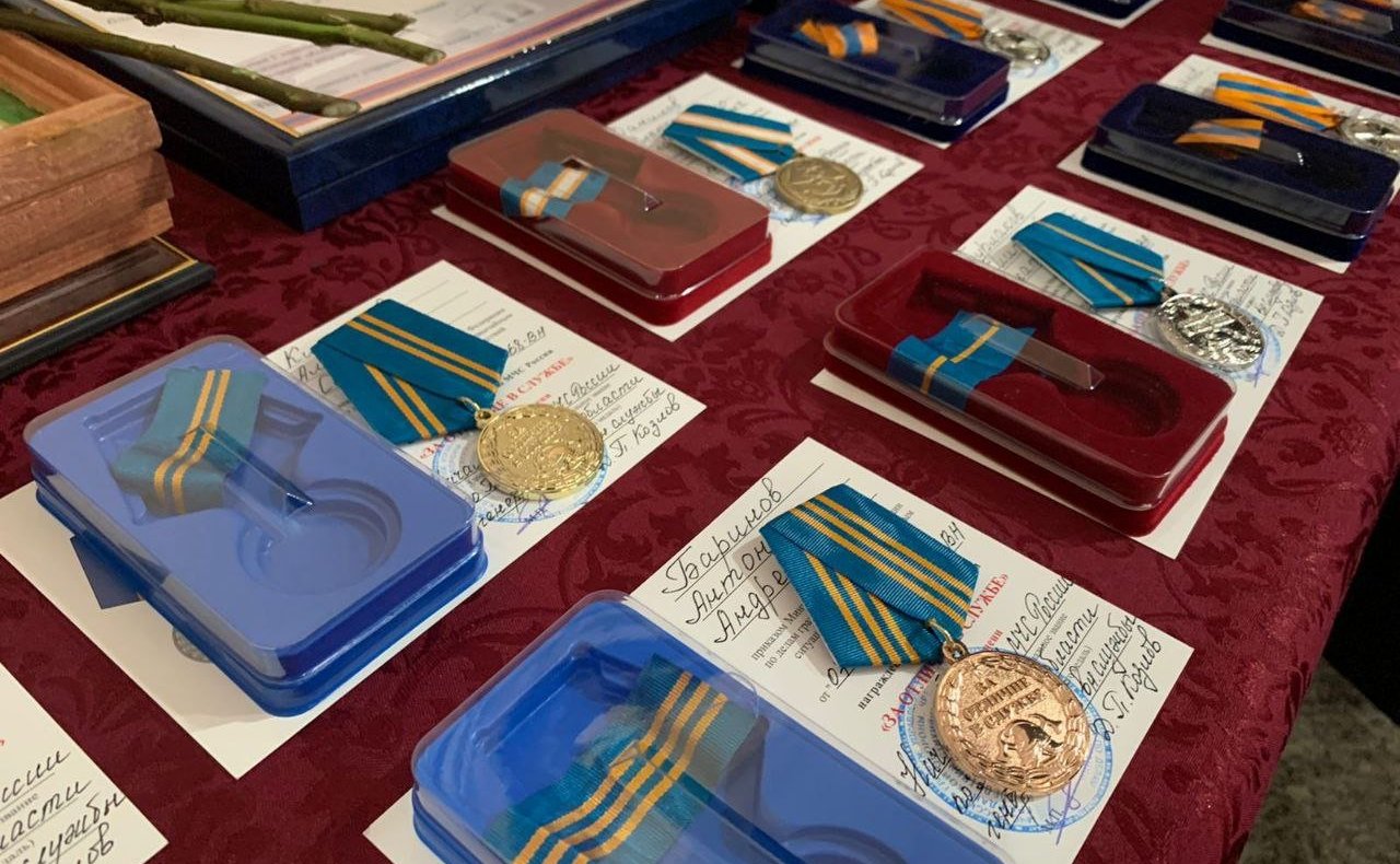 Юлия Лазуткина поздравила с 60-летием работников 3 пожарно-спасательной части МЧС России по Пензенской области