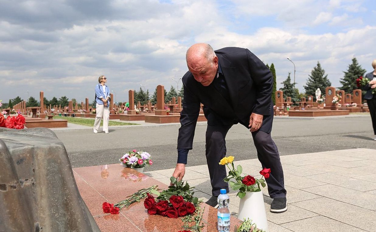 Делегации Совета Федерации приняла участие в праздничных мероприятиях по случаю 15- летия признания независимости Республики Южная Осетия