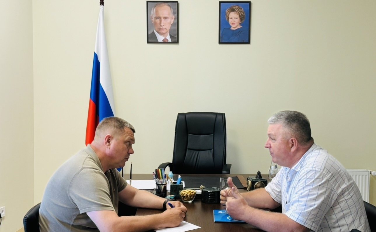 Игорь Кастюкевич провел рабочую встречу с руководителем регионального Управления Федеральной службы государственной регистрации, кадастра и картографии (Росреестра) Василием Романовым