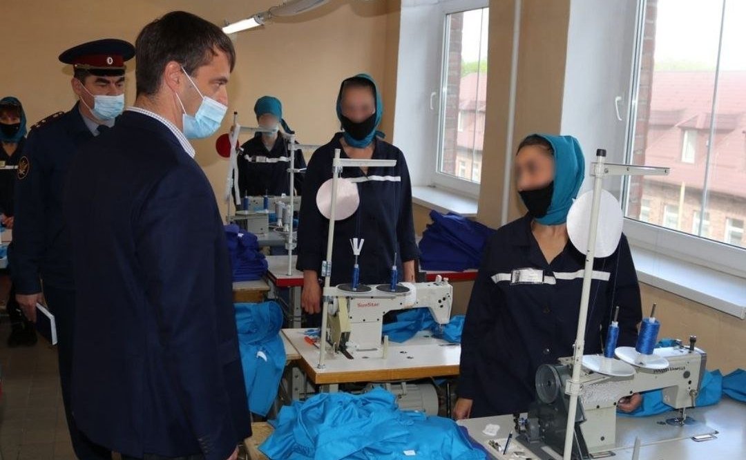 Эдуард Исаков в рамках рабочей поездки по Калининградской области осмотрел производственные и жилые помещения в Исправительной колонии №4 УФСИН России по Калининградской области