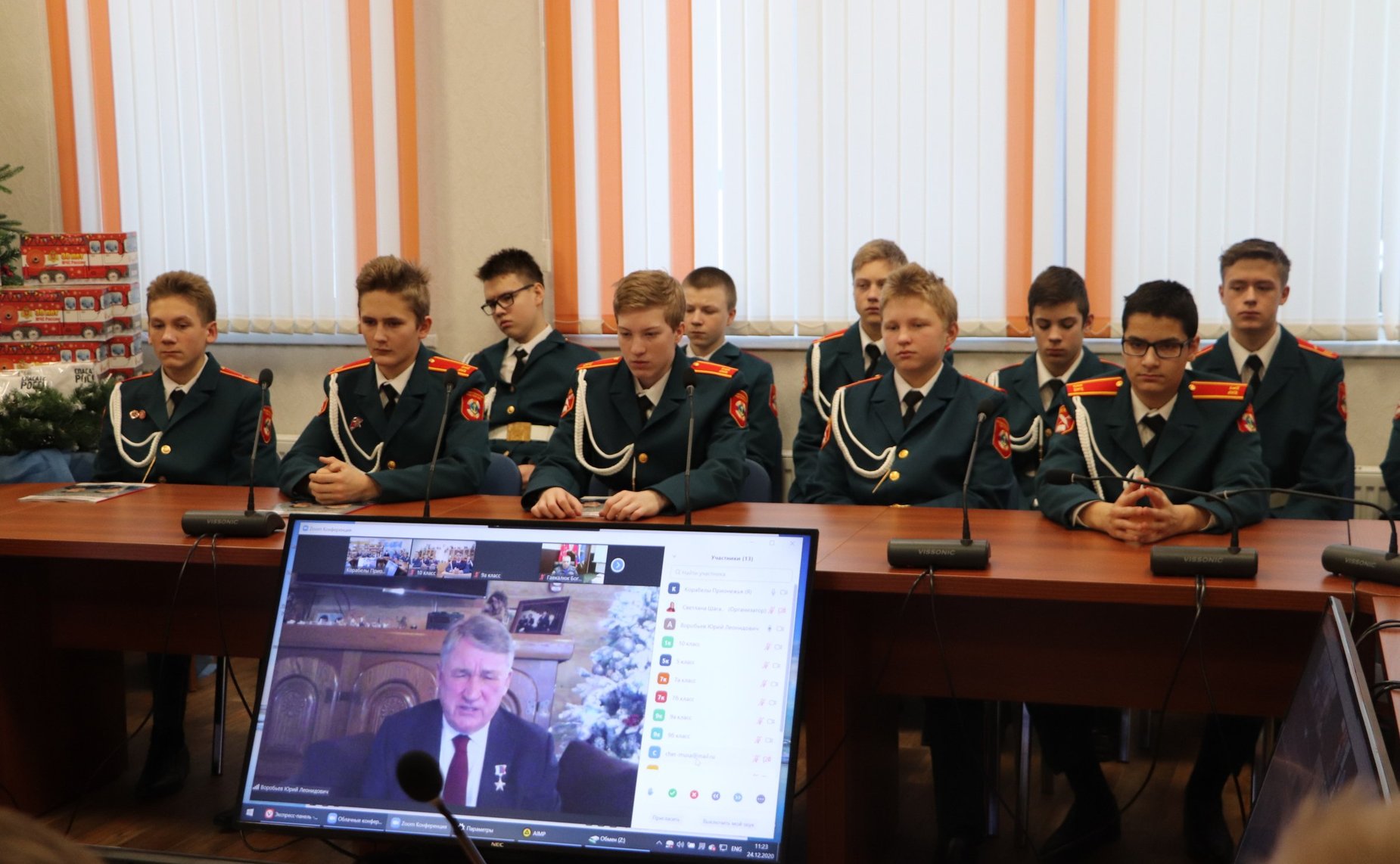 Заместитель Председателя СФ, Заслуженный спасатель РФ, Герой России Юрий Воробьев провел онлайн-урок, посвященный Дню спасателя и 30-летию со дня образования МЧС России