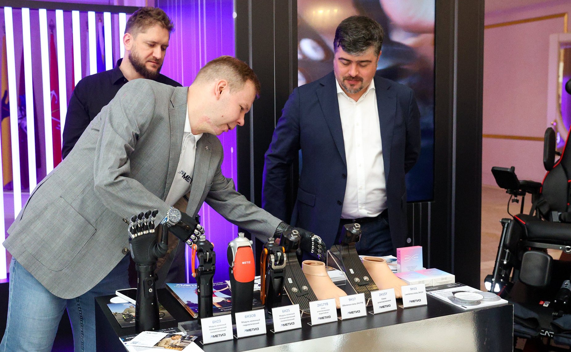 Валентина Матвиенко и Игорь Шувалов осмотрели выставку проектов, получивших поддержку институтов развития ВЭБ.РФ
