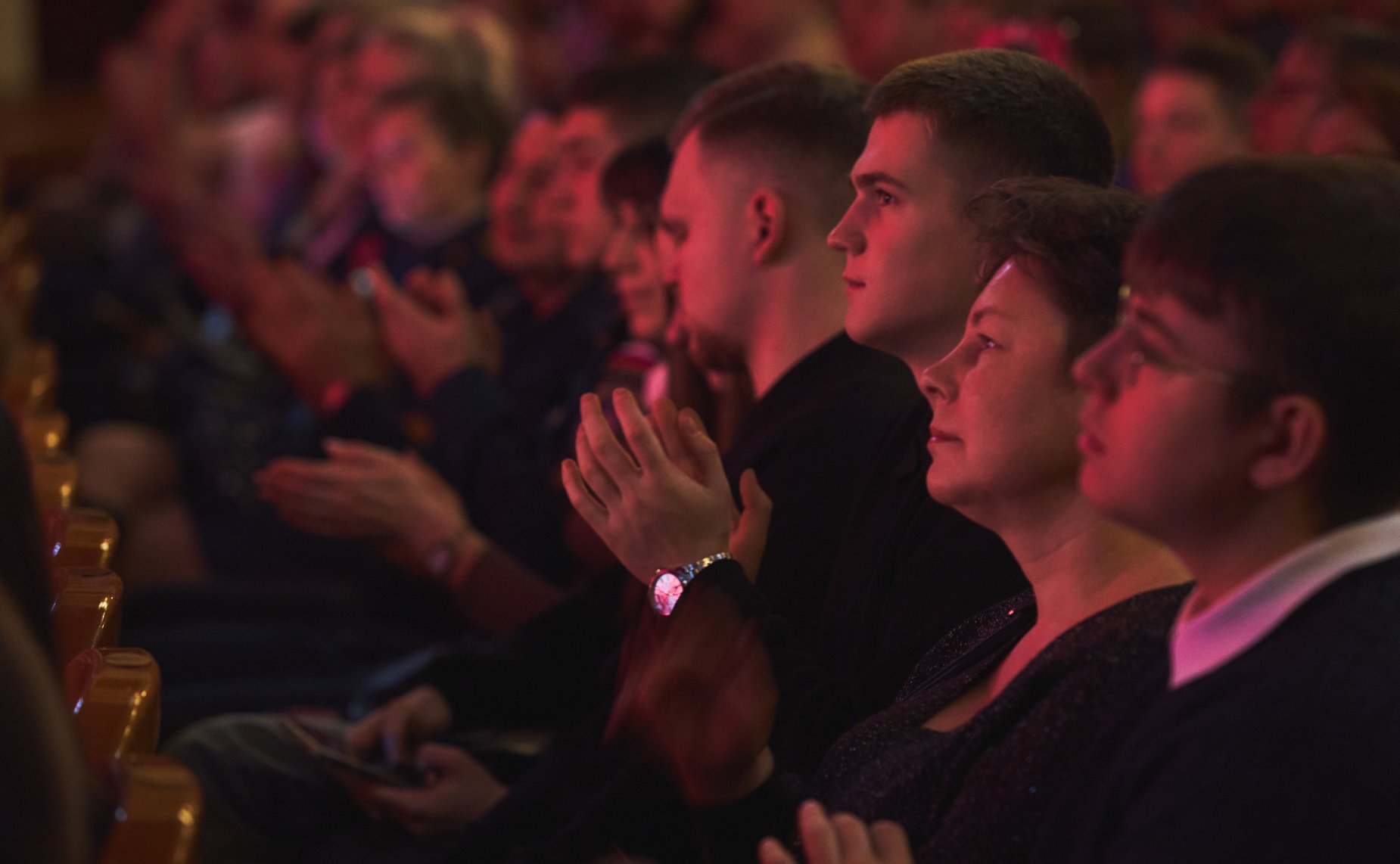 Церемония награждения поисковиков, добровольцев и волонтеров состоялась в Центральном академическом театре Российской Армии