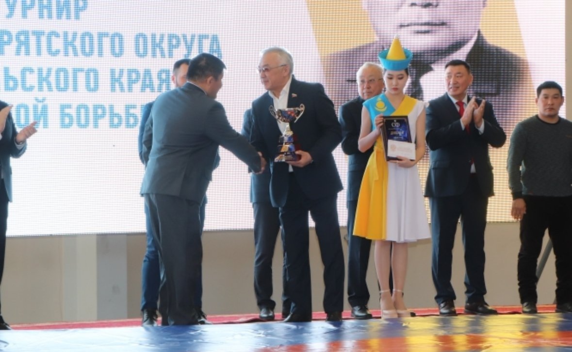 Баир Жамсуев принял участие в презентации книги «Звезда над степью» и юбилейном турнире Агинского Бурятского округа по вольной борьбе на призы памяти Бадмы Цыреновича Цыренова