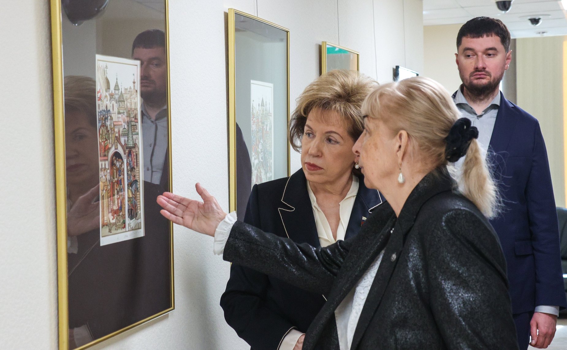 Торжественное открытие выставки Народного художника РФ Людмилы Юга «Нить времен. Подвиг Победы»