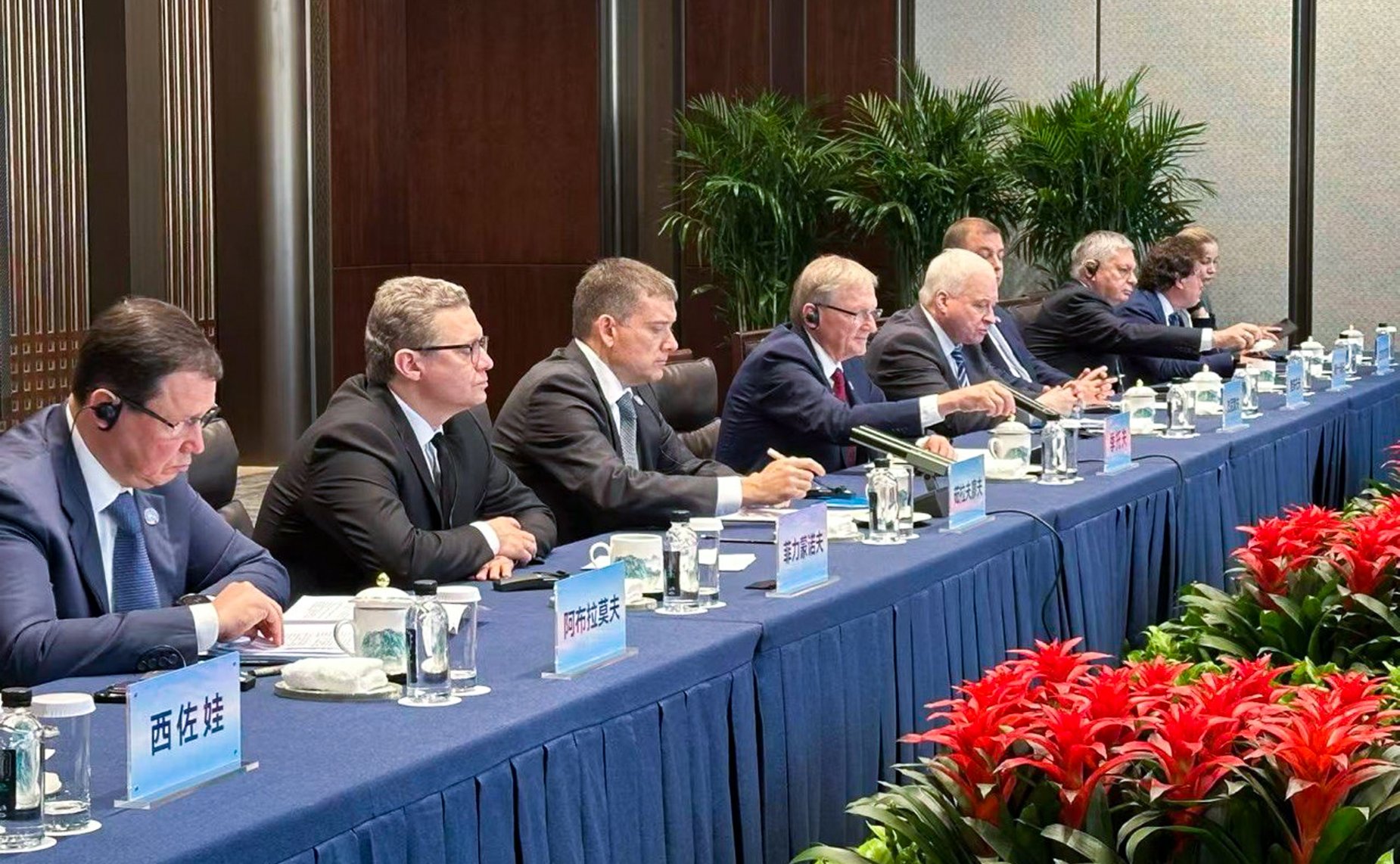 Заместитель Председателя СФ Николай Журавлёв в ходе рабочей поездки в Китайскую Народную Республику принял участие в VI Российско-Китайском форуме предпринимателей