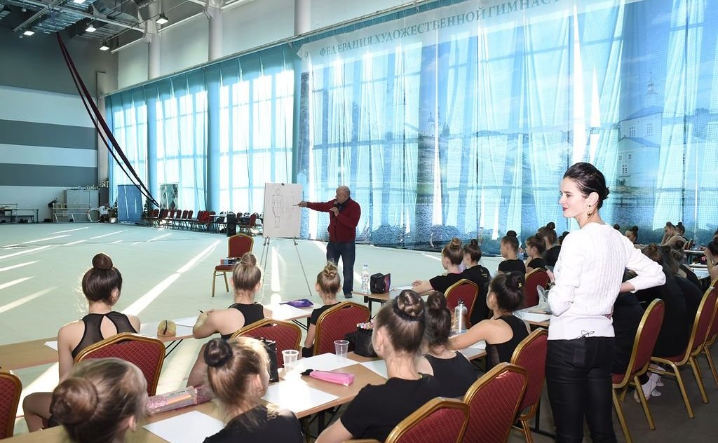 В Курске побывала мастер спорта международного класса по художественной гимнастике Любовь Барыкина