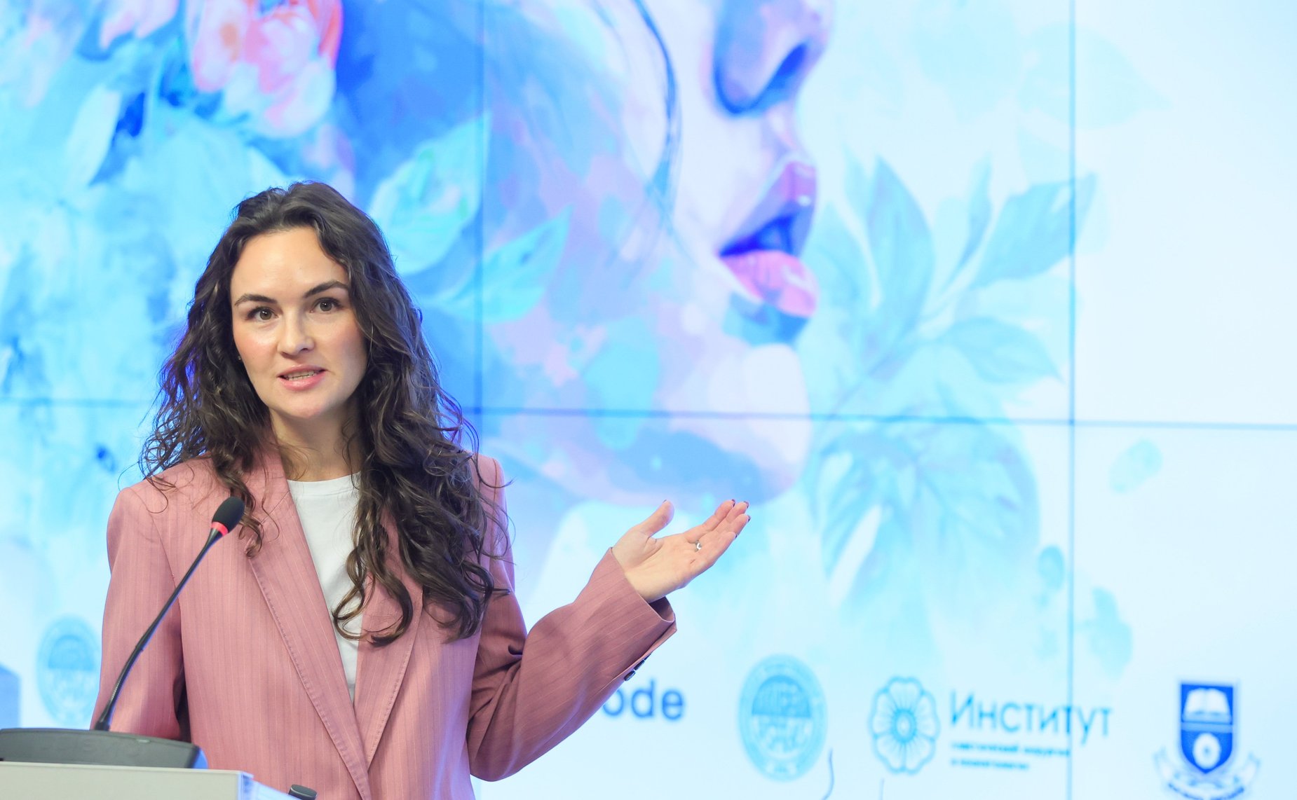 XI заседание Дискуссионного клуба им. В.Г. Змазовой: «Красота в женских руках!»