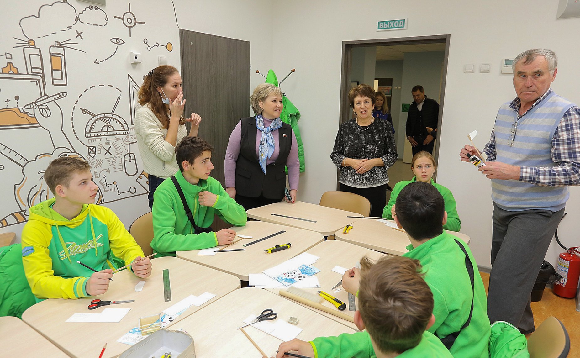 Екатерина Алтабаева и Елена Писарева посетили международный детский центр «Артек» и приняли участие в заседании «круглого стола» на тему «Защита интересов и прав детей в современной России»