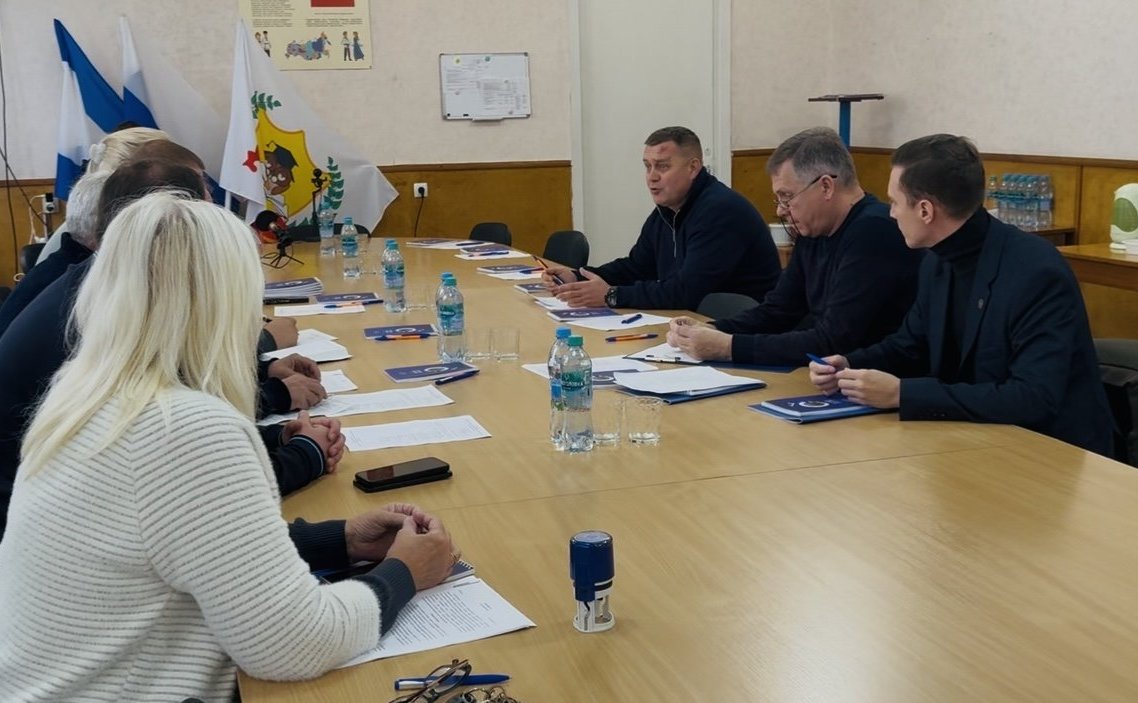 Игорь Кастюкевич в рамках региональной недели посетил Генический строительный колледж и колледж сервиса и обслуживания