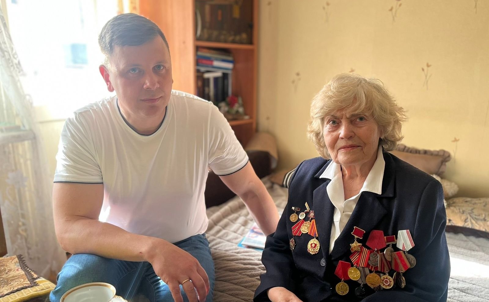 Артем Малащенков навестил бывшую малолетнюю узницу из Смоленска