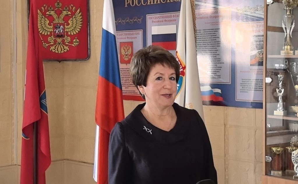 Екатерина Алтабаева поздравила коллектив севастопольской школы с юбилеем со дня основания