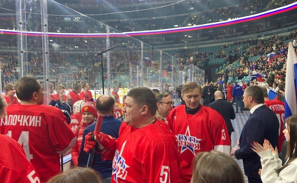 Александр Брыксин в составе команды Совета Федерации принял участие в товарищеском хоккейном матче «Путь героя»