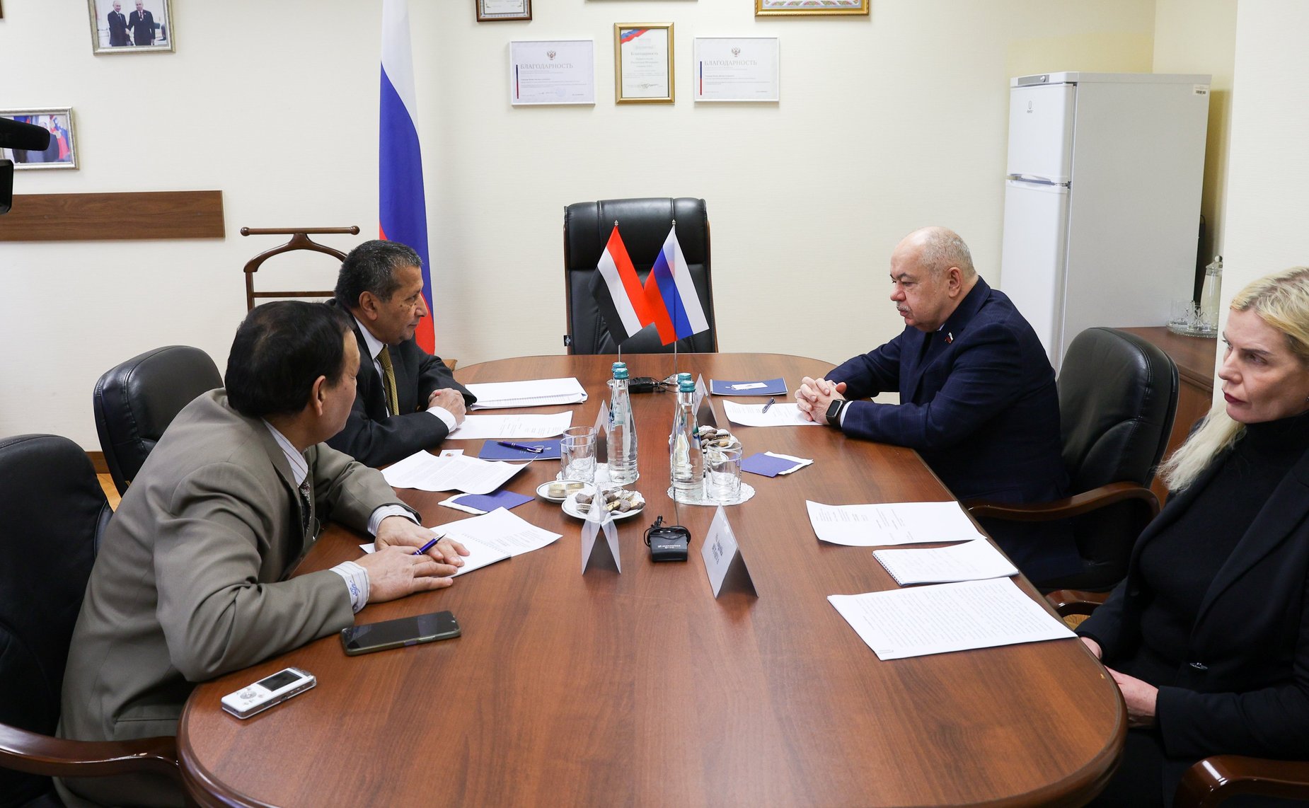 Ильяс Умаханов провел встречу с Чрезвычайным и Полномочным Послом Йеменской Республики в Российской Федерации