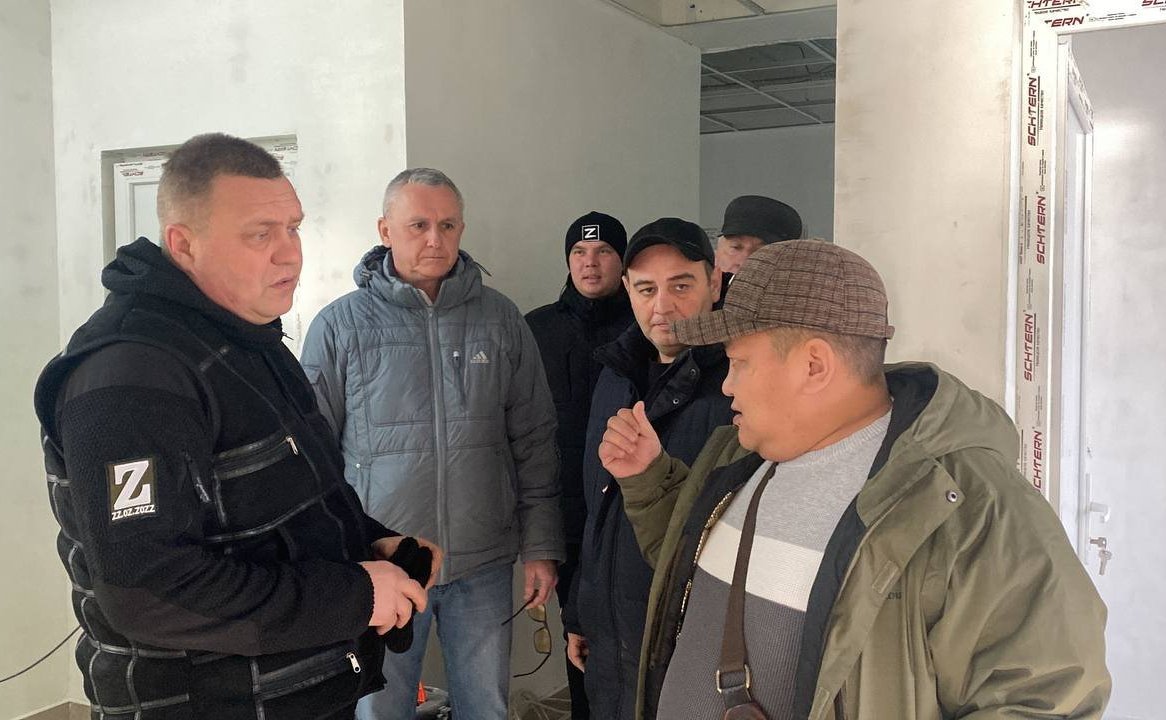 Игорь Кастюкевич вместе с министром здравоохранения региона Артышом Сатом посетил строящийся объект здравоохранения