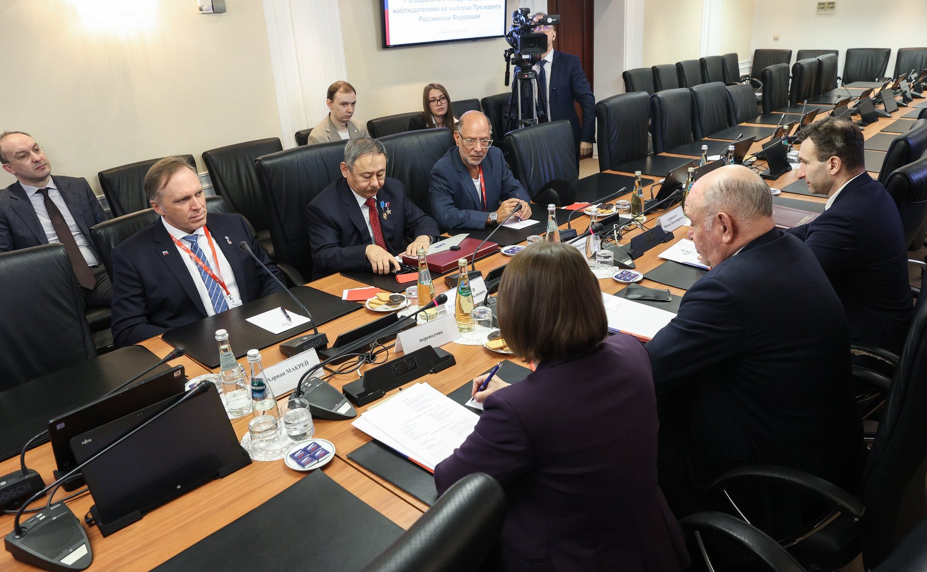 Председатель Комитета Совета Федерации по международным делам Григорий Карасин провел встречу с рядом международных наблюдателей на выборах Президента Российской Федерации из Австралии, Аргентины и Казахстана