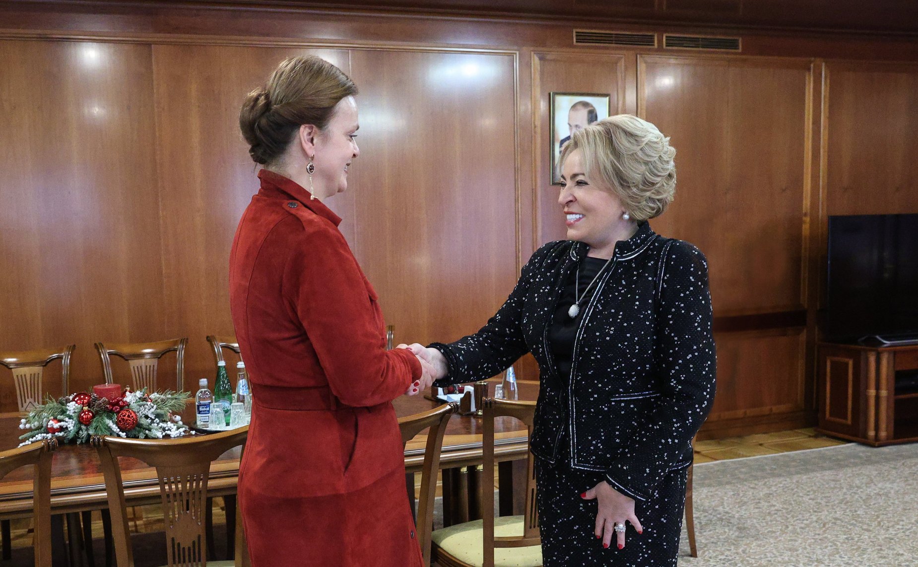 Валентина Матвиенко провела встречу с председателем Государственного фонда поддержки участников специальной военной операции «Защитники Отечества» Анной Цивилевой