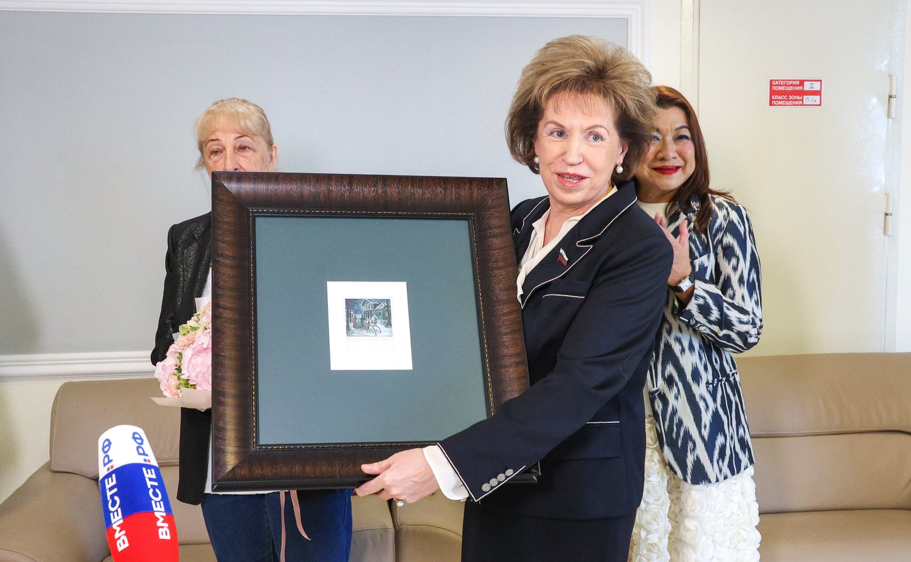 Торжественное открытие выставки Народного художника РФ Людмилы Юга «Нить времен. Подвиг Победы»