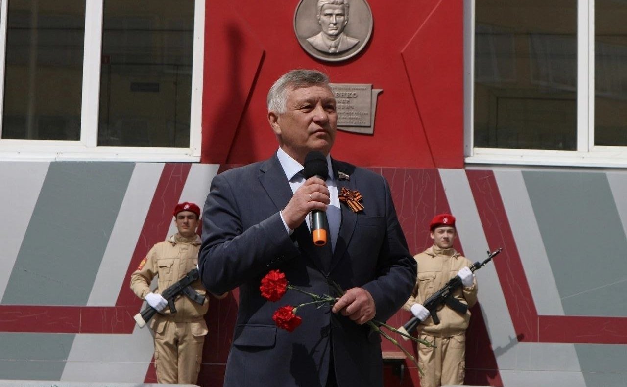 Сергей Михайлов принял участие в торжественной линейке, посвященной 78-ой годовщине со Дня Победы в Великой Отечественной войне в школе № 9 города Читы