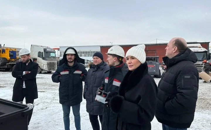 Маргарита Павлова в ходе работы в регионе посетила одно из машиностроительных предприятий, производящих тяжелую гусеничную технику и специальную технику