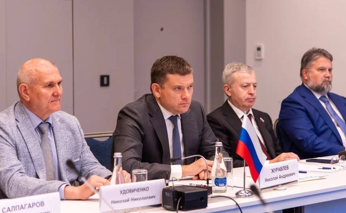 Николай Журавлев в ходе рабочего визита в Киргизскую Республику встретился с заместителем Председателя Жогорку Кенеша (парламента) этой страны Нурланбеком Азыгалиевым