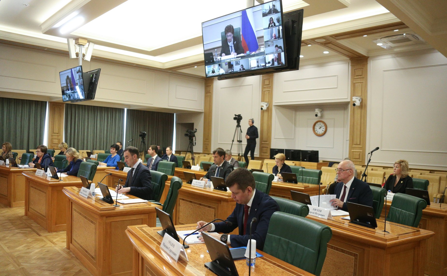 Заседание Совета по делам инвалидов на тему «Создание условий для занятий физической культурой и спортом инвалидов, включая детей-инвалидов, и лиц с ограниченными возможностями здоровья: итоги 2021 года и основные мероприятия на 2022 год»