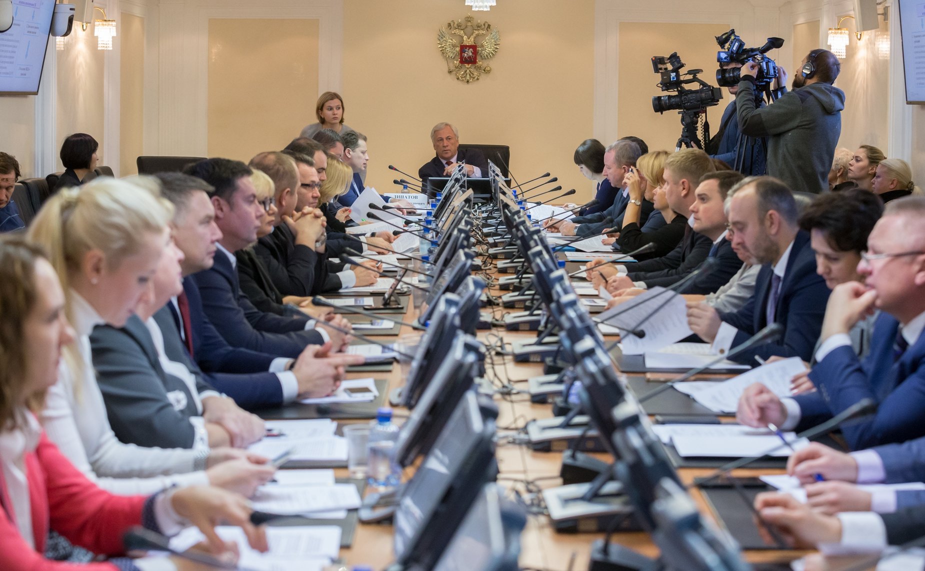 «Круглый стол» на тему «О совершенствовании законодательной базы в сфере управления многоквартирными домами и ответственности управляющих организаций за оказываемые жилищно-коммунальные услуги в субъектах РФ»