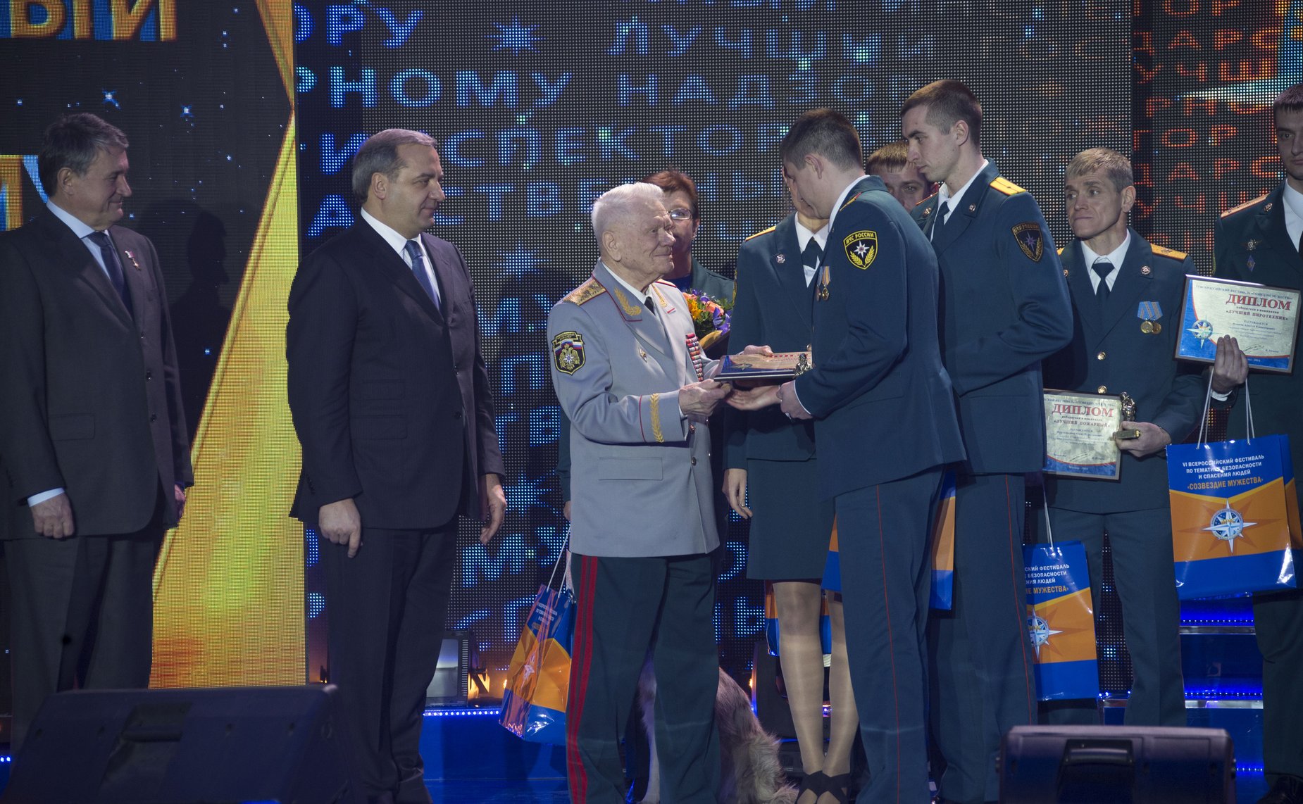 Ю. Воробьев на фестивале созвездие мужества