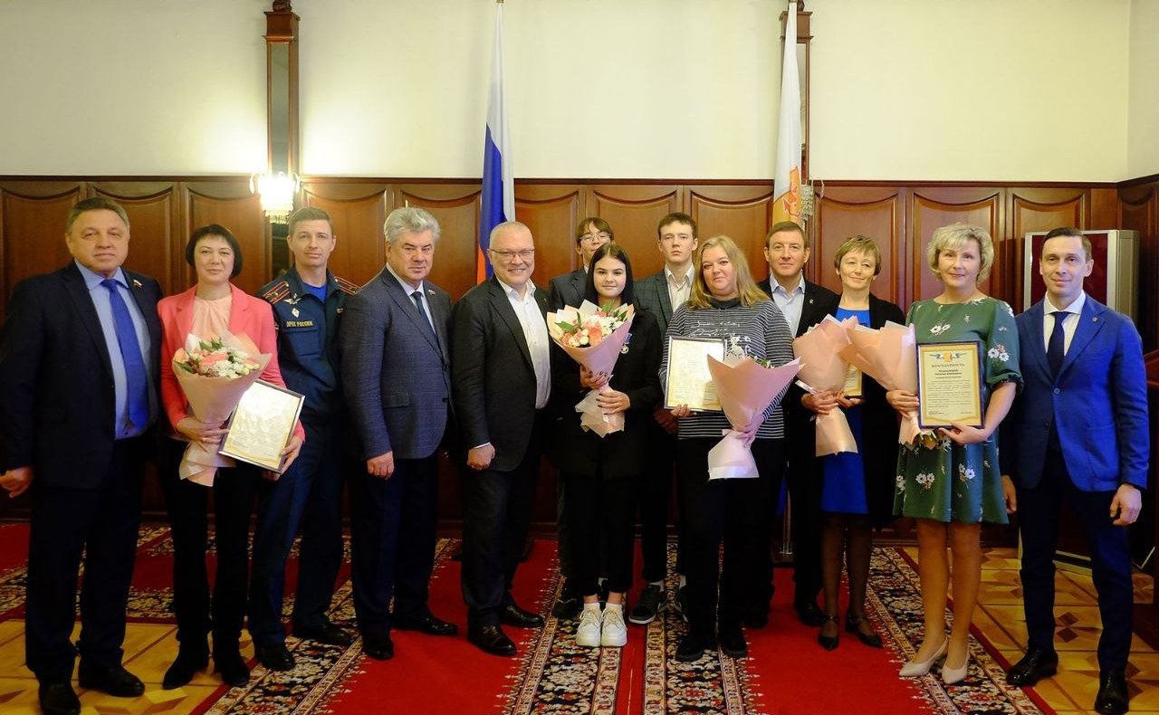 Сенаторы посетили социальные учреждения в городе Кирове и вручили памятные медали детям-героям