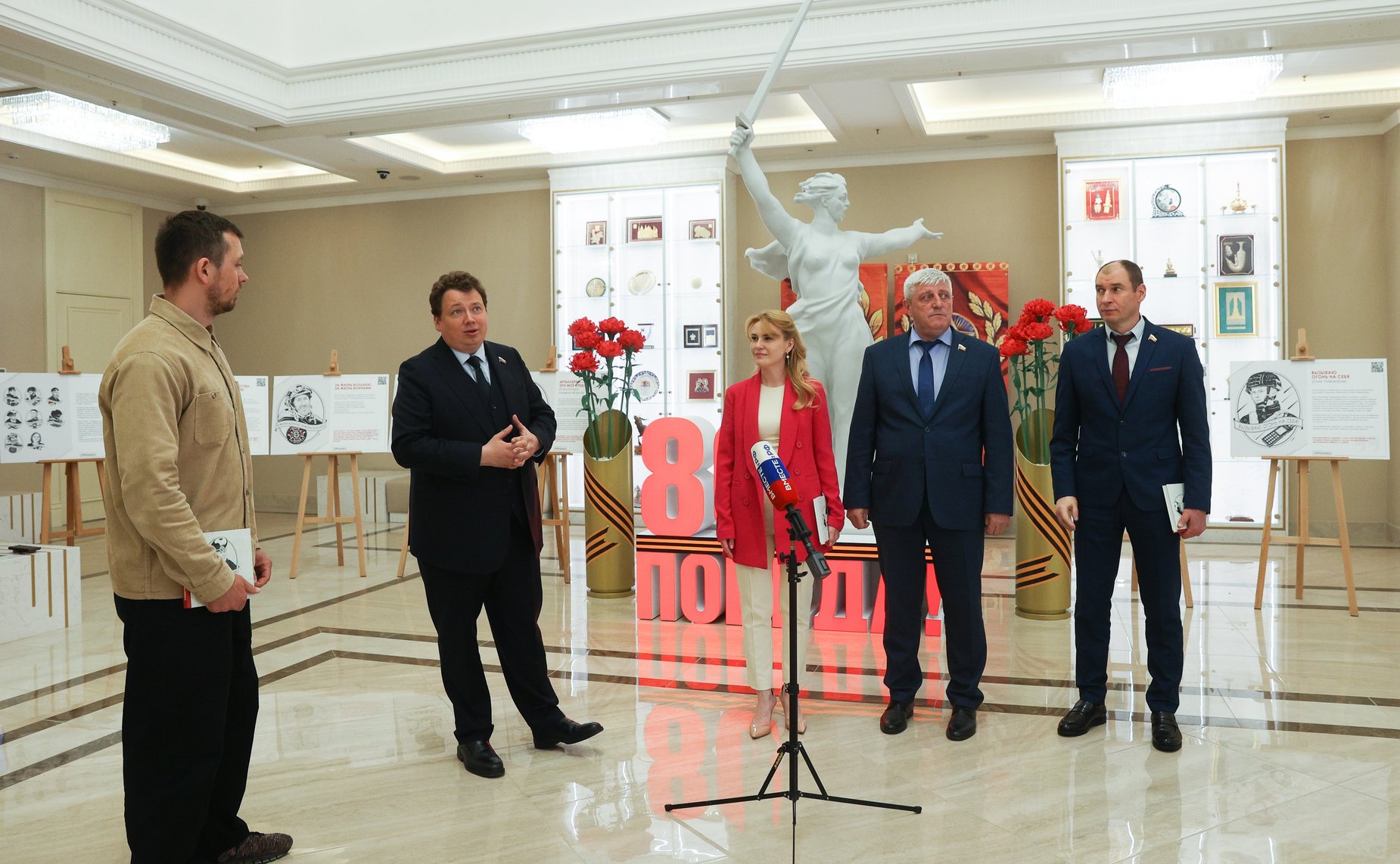 Торжественная церемония открытия выставки работ художника, основателя проекта «Словографика» Петра Скляра «Словографика ZOV. Герои и участники Специальной военной операции»