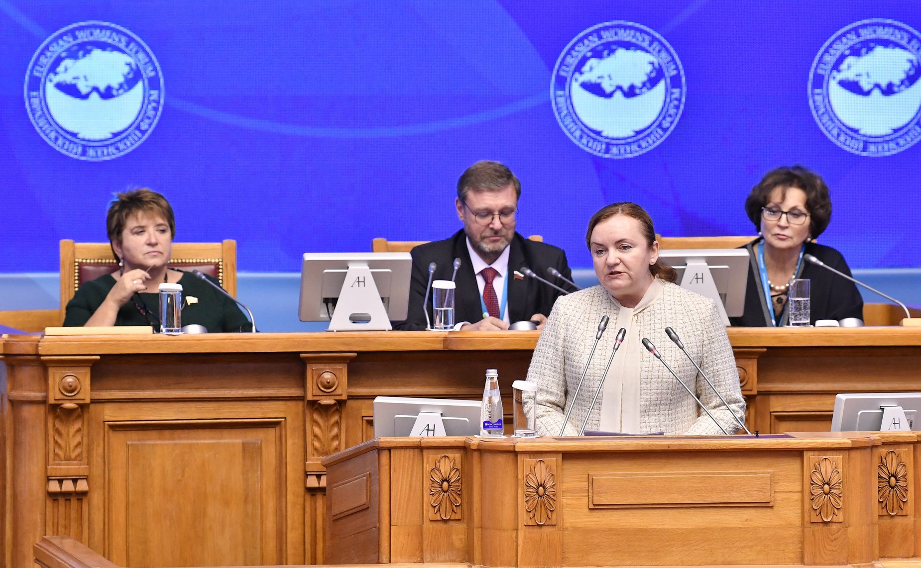 Пленарное заседание – межпарламентского диалога «Миссия женщин в развитии дипломатии мира и доверия»