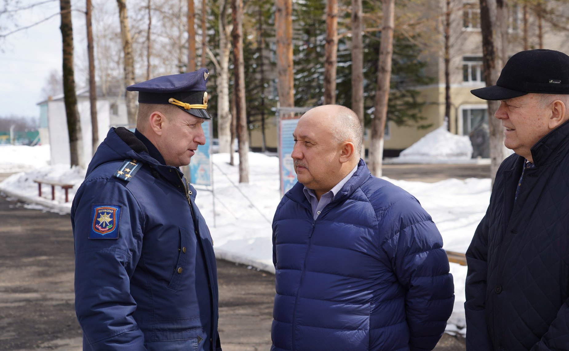 Андрей Базилевский в рамках работы в регионе побывал в Комсомольском муниципальном районе, где посетил одну из войсковых частей Восточного военного округа