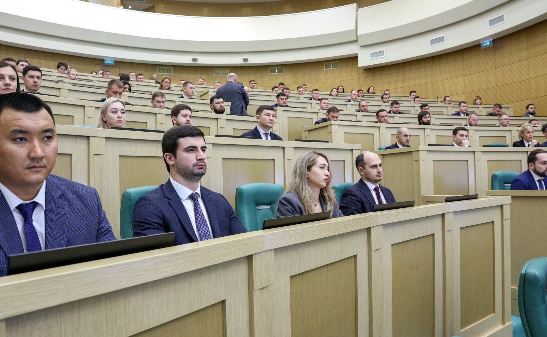 Пленарное заседание Палаты молодых законодателей при Совете Федерации