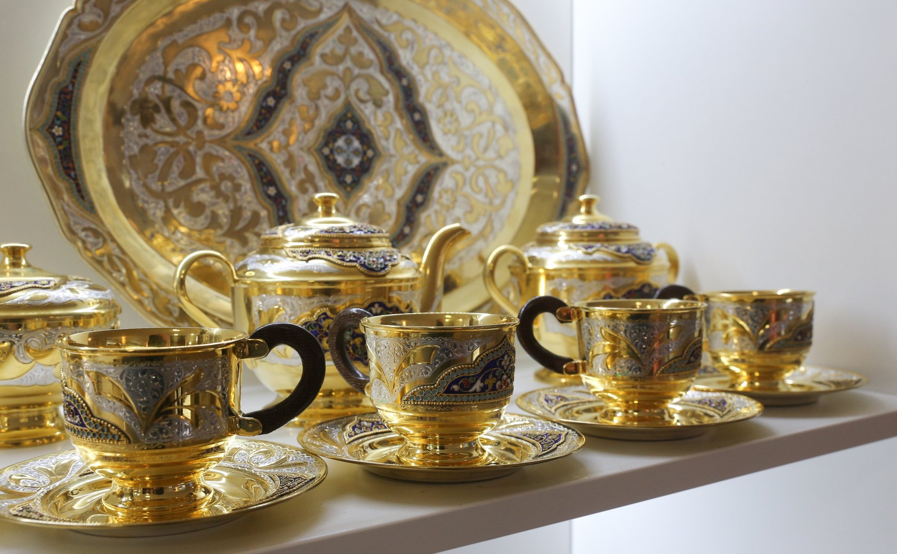 Валентина Матвиенко и Сергей Меликов посетили выставку, посвященную 100-летию Республики Дагестан