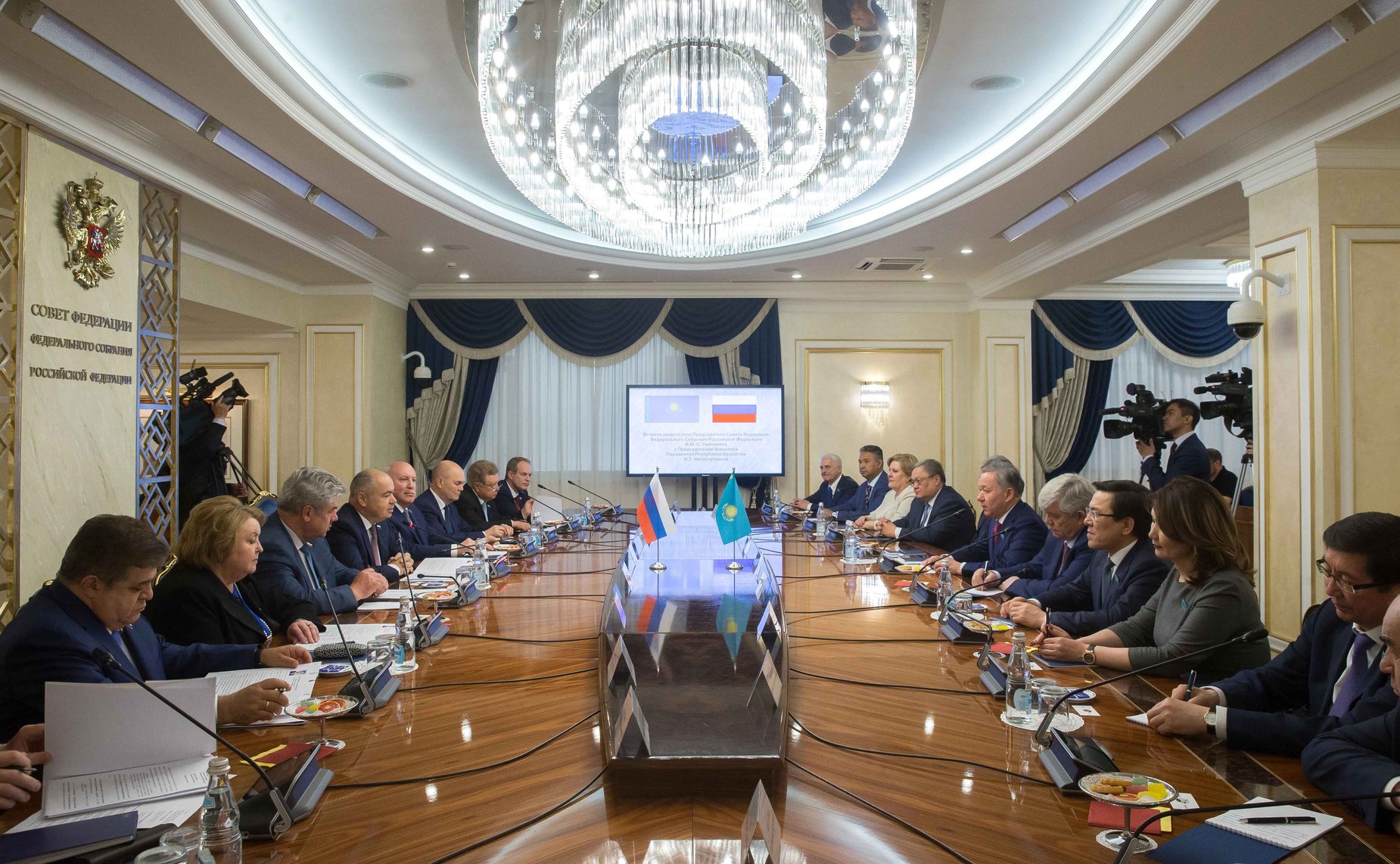 Встреча И. Умаханова с Председателем Мажилиса Парламента Республики Казахстан Н. Нигматулиным