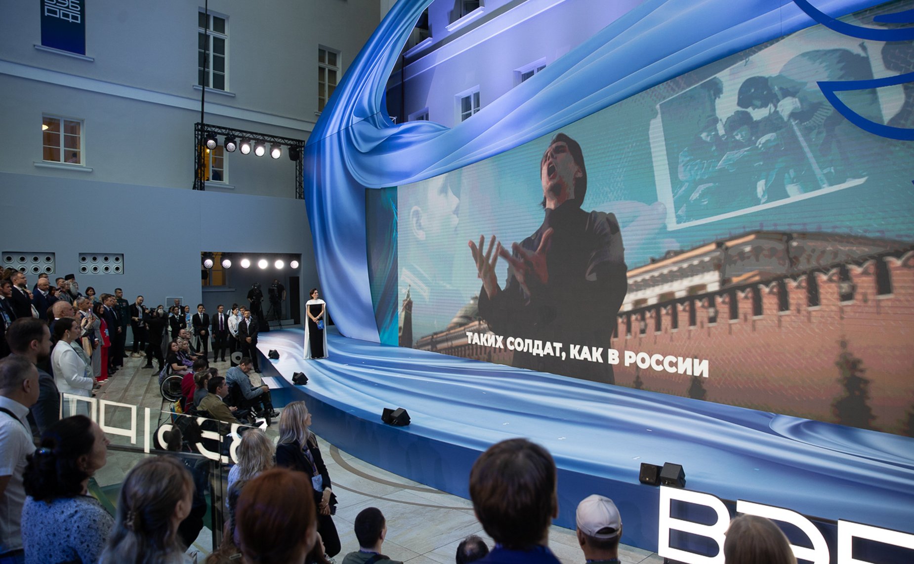 XXVIII Петербургский международный экономический форум (ПМЭФ’25). Показ международного конкурса адаптивной моды «На крыльях»