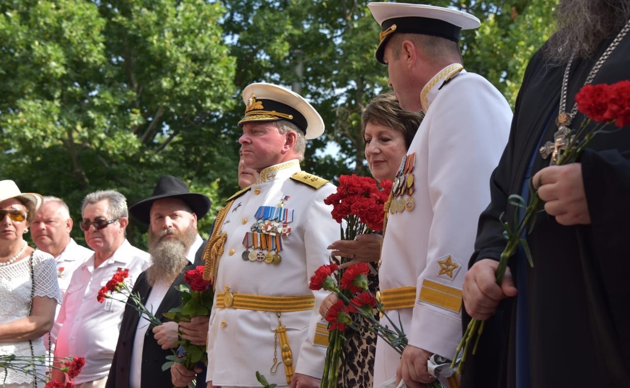 Е. Алтабаева приняла участие в прошедших в Севастополе торжественных мероприятиях в честь Дня Военно-Морского Флота