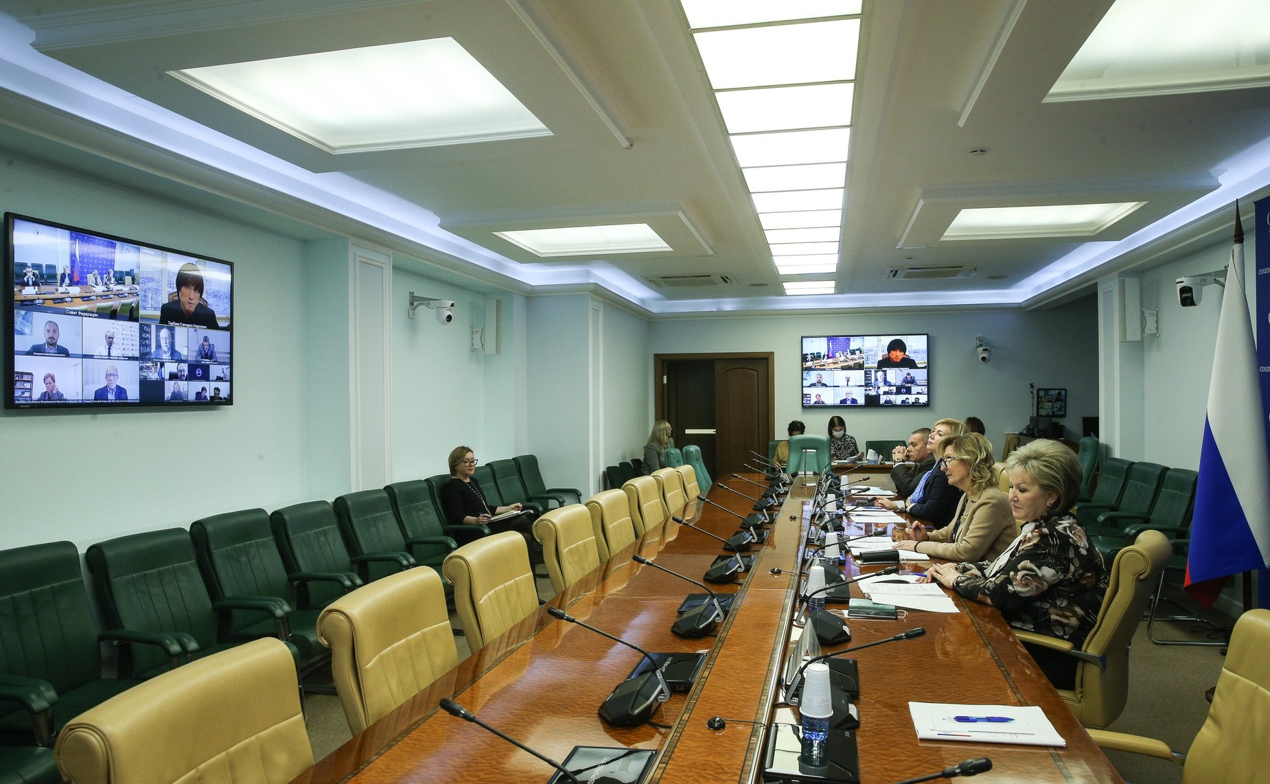 «Круглый стол» на тему «О подготовке нормативных правовых актов для реализации федеральных законов, принятых в весеннюю сессию 2021 года, в части государственного регулирования туристской деятельности в Российской Федерации»