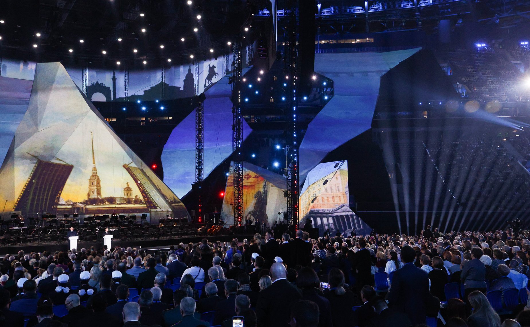 Председатель Совета Федерации Валентина Матвиенко посетила концерт-реквием, посвящённый 80-летию полного освобождения Ленинграда от фашистской блокады