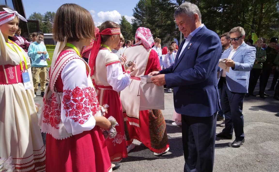 Юрий Воробьев принял участие в заключительном этапе Всероссийского детского фестиваля «Наследники традиций», который проходит на Вологодчине