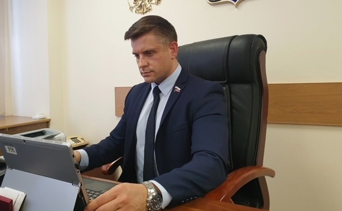 Юрий Архаров