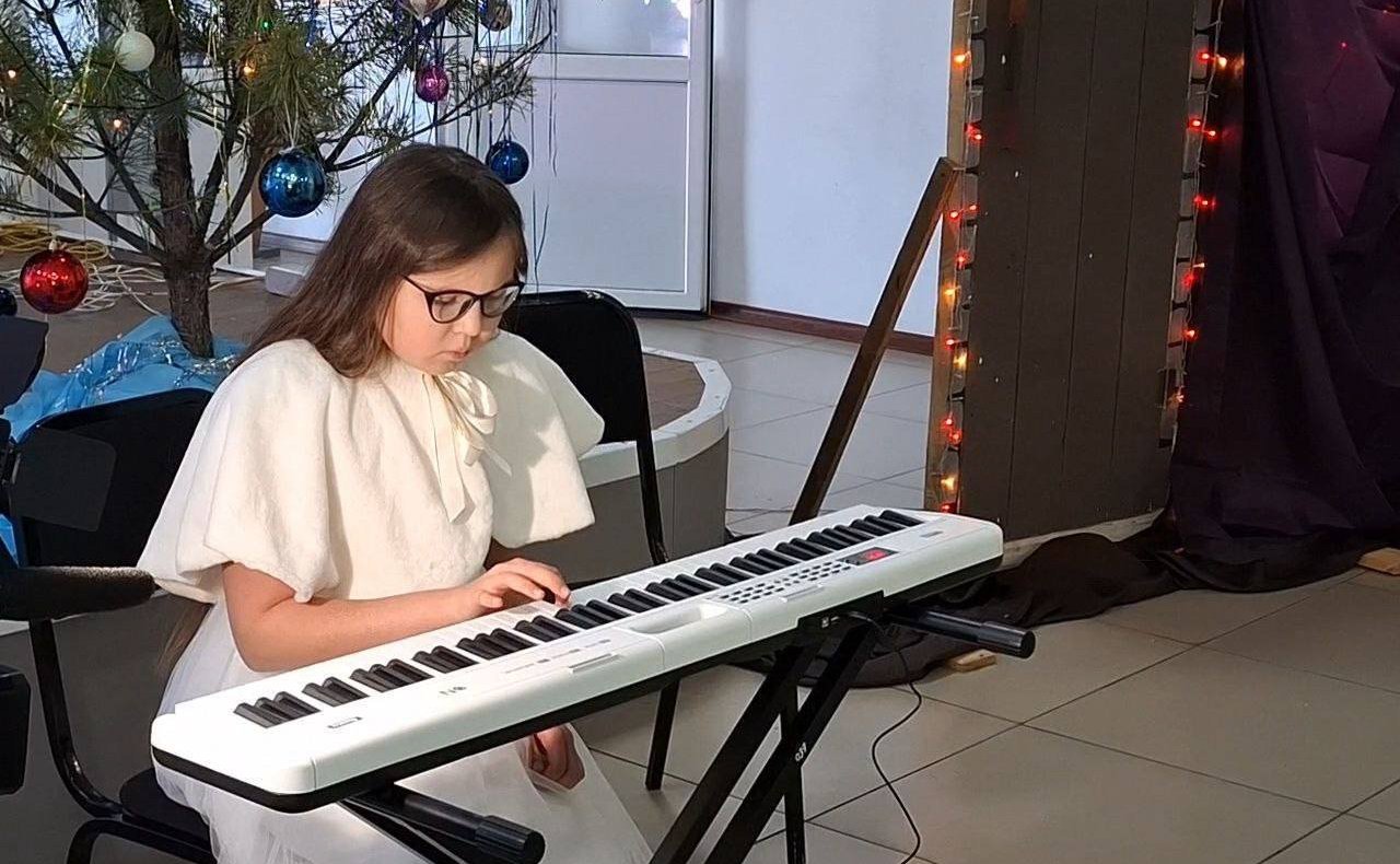 Баир Жамсуев исполнил желание Вероники Былковой из села Нижний Цасучей Ононского округа и юного жителя села Дульдурга, Артема Сорокина