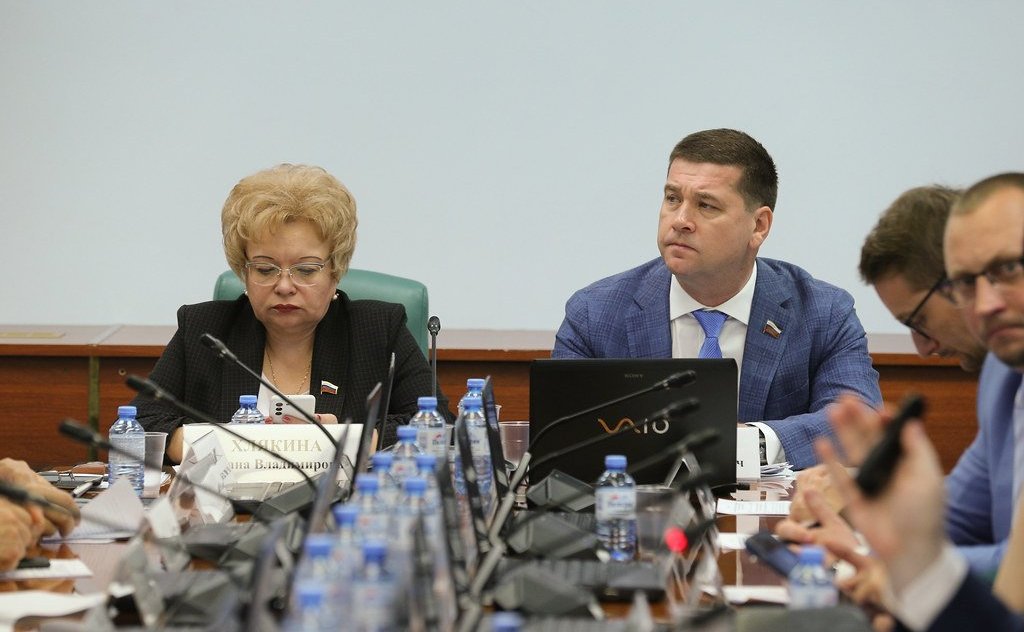Оксана Хлякина представила закон, который расширяет права инвалидов по зрению