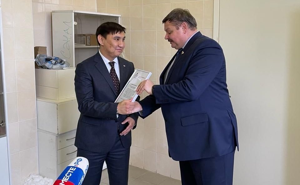 Сергей Колбин посетил завод по производству медицинских материалов