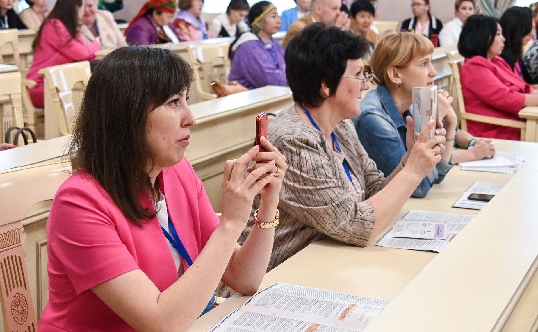 Галина Карелова выступила в ходестратегической сессии «Эффективные коммуникации как фактор успеха женщин Севера»