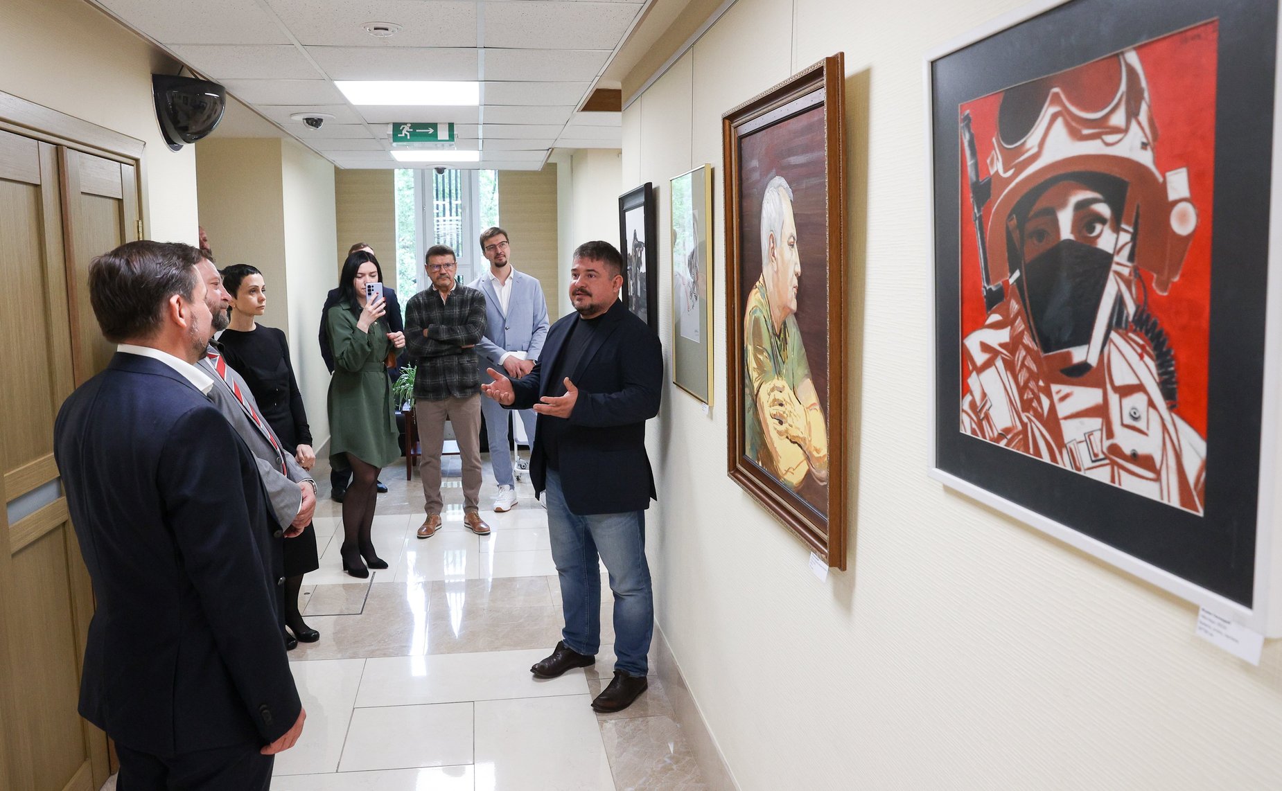 Алексей Кондратьев открыл в Совете Федерации выставку портретов героев СВО «Мой позывной»