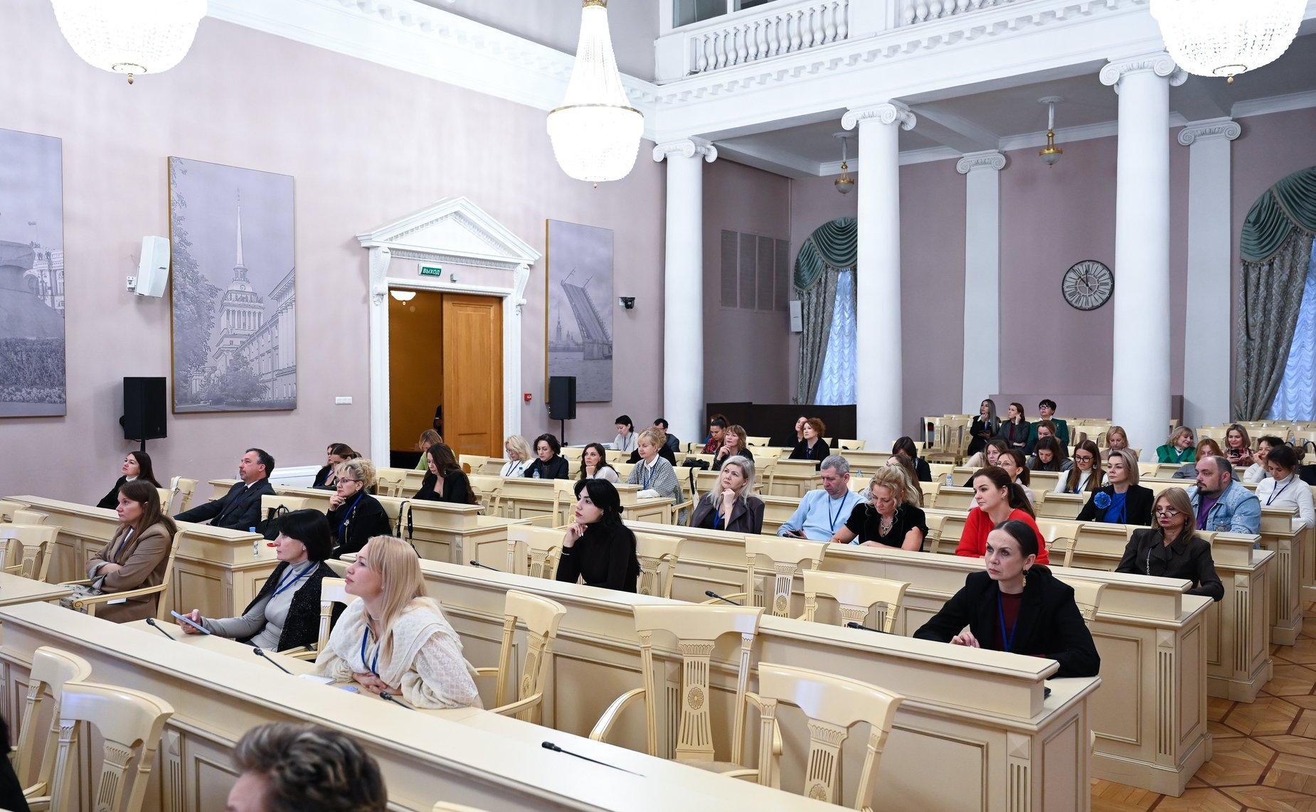 Круглый стол «Мода – это бизнес. Ключевые меры поддержки малого и среднего предпринимательства». III международный форум «Содружество моды»