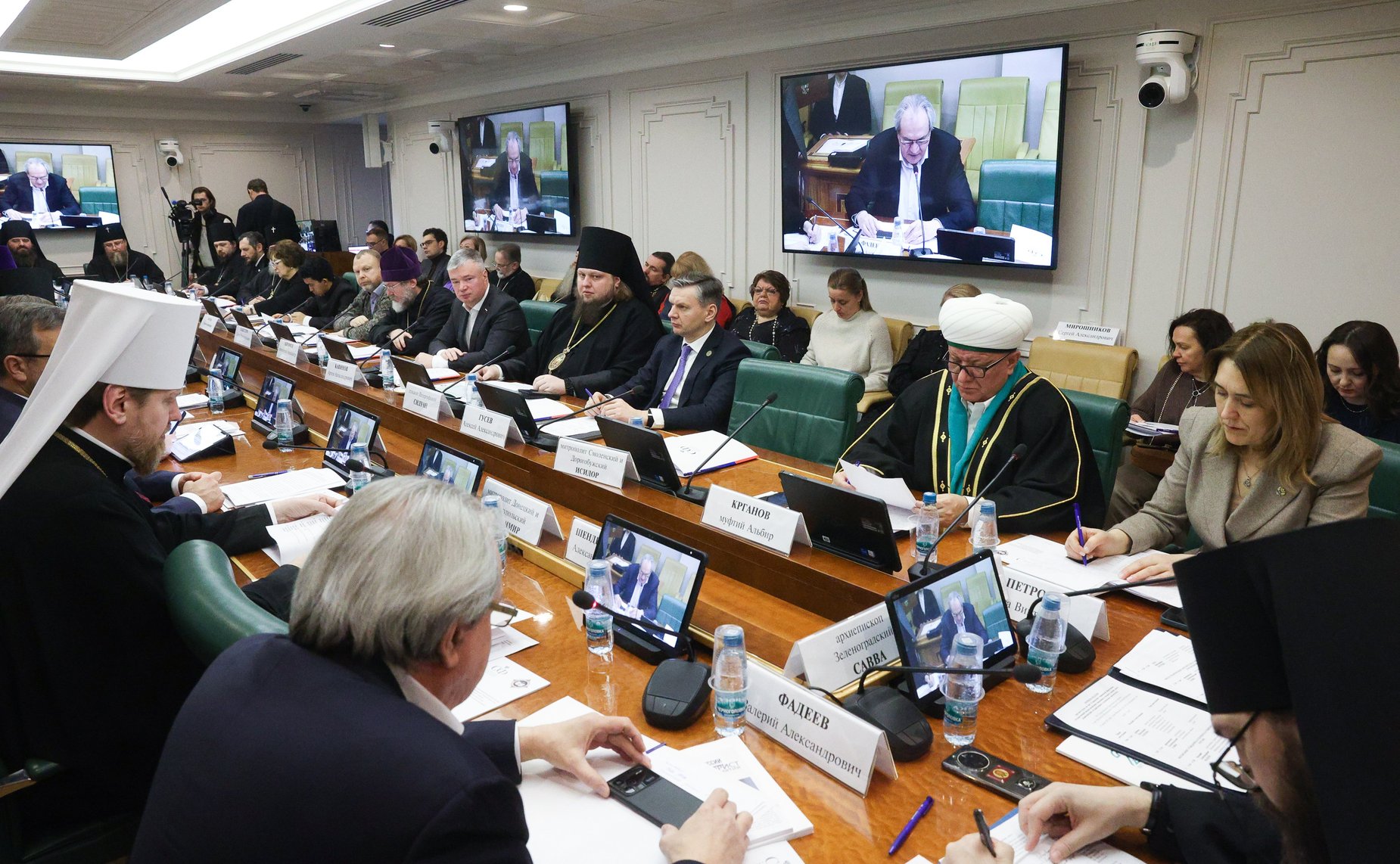 Круглый стол «Становление современной общественно-государственной модели воспитания гражданина и патриота (анализ опыта взаимодействия государственных и религиозных институтов)» (в рамках XIV Рождественских парламентских встреч)