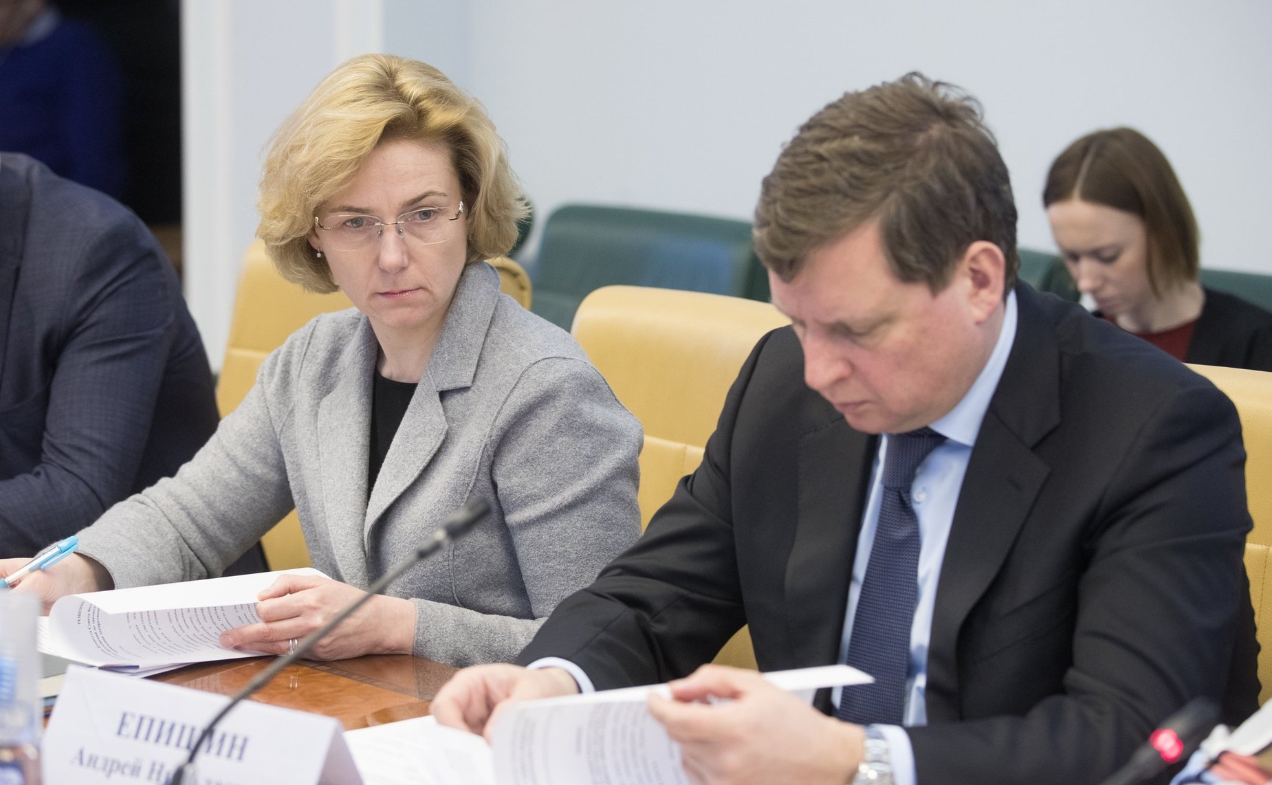 Заседание рабочей группы Комитета СФ по социальной политике по законодательному регулированию применения лекарственных средств в педиатрии