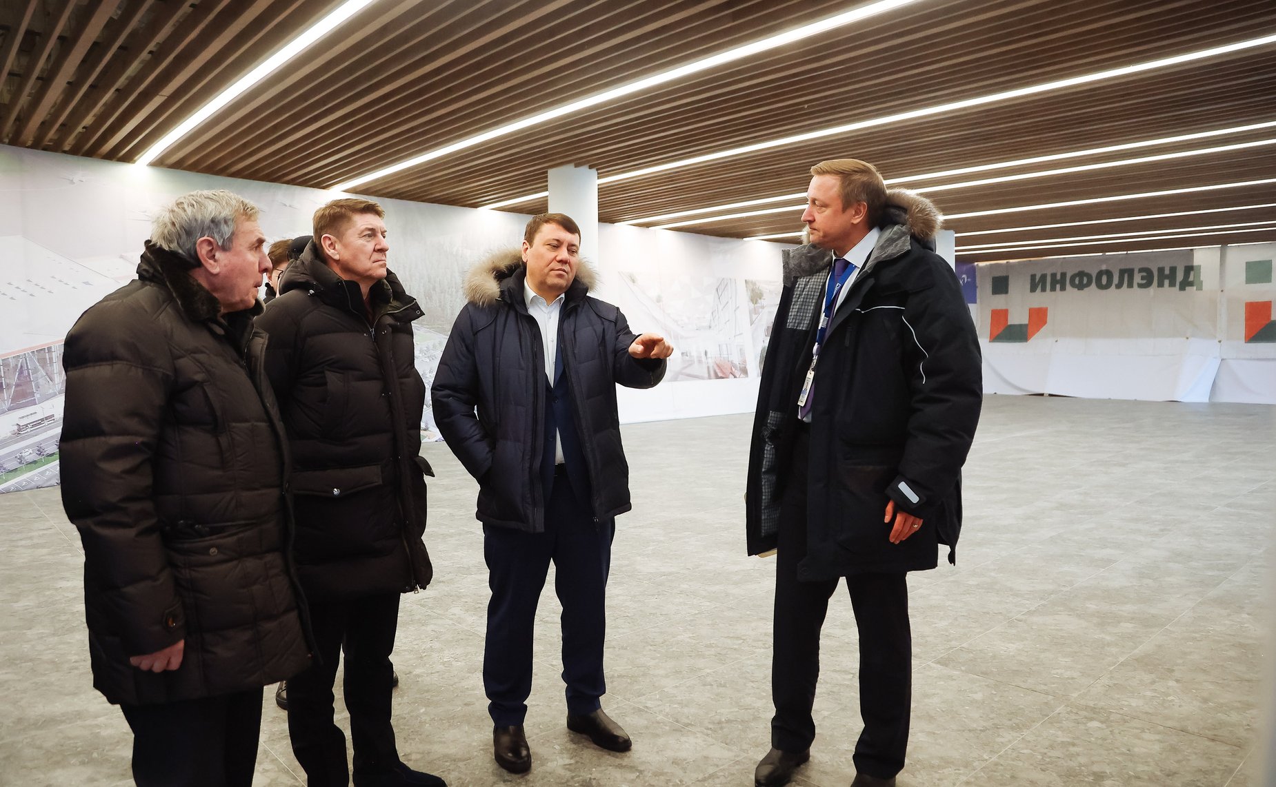 Сенаторы Российской Федерации провели осмотр вводимого в эксплуатацию нового терминала аэропорта «Игнатьево» и ознакомились с проектом реконструкции аэропортового комплекса